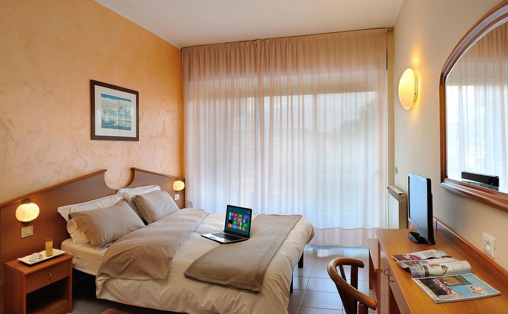 Corallo Wellness Hotel Диано-Марина Экстерьер фото