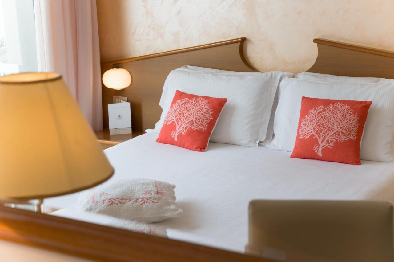 Corallo Wellness Hotel Диано-Марина Экстерьер фото